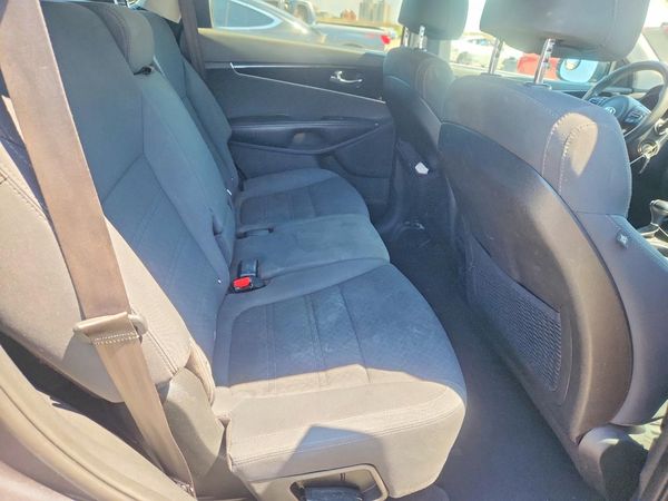2017 KIA SORENTO L, LX