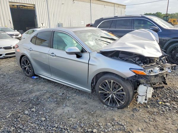 2018 TOYOTA CAMRY L/LE/SE/XLE — Passenger 3/4