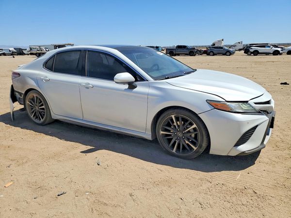 2019 TOYOTA CAMRY XLE/XSE