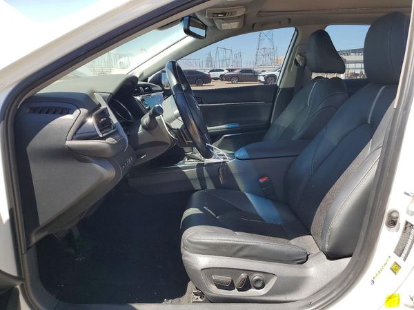 2019 TOYOTA CAMRY XLE/XSE
