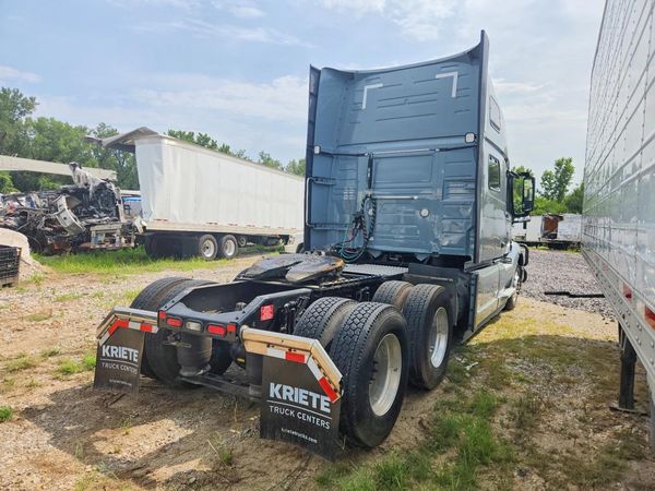 2024 VOLVO VN