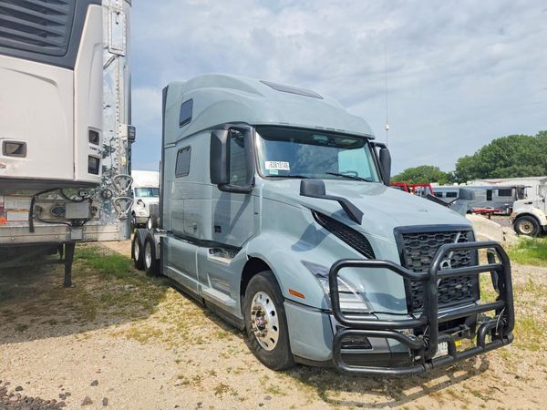 2024 VOLVO VN
