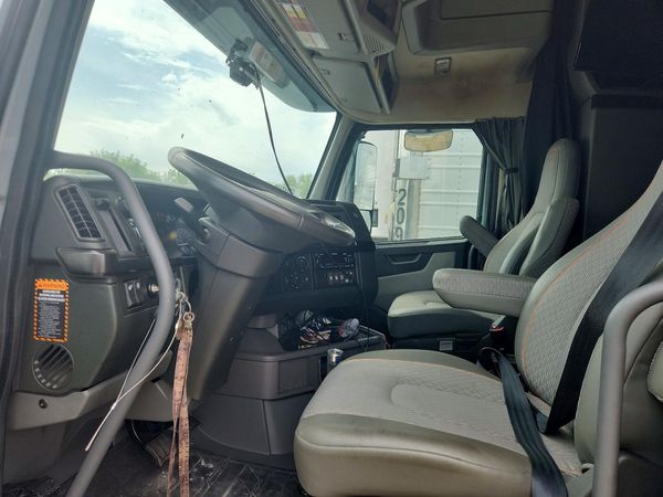 2024 VOLVO VN
