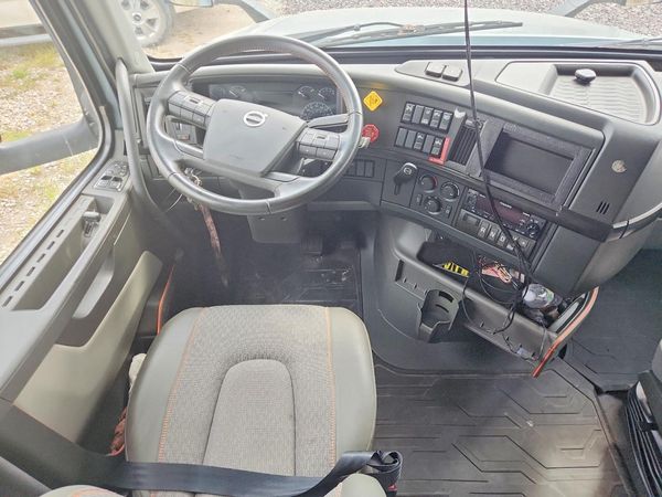 2024 VOLVO VN