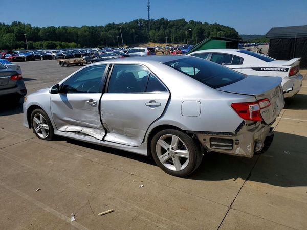 2014 TOYOTA CAMRY