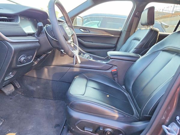 2025 JEEP GRAND CHEROKEE