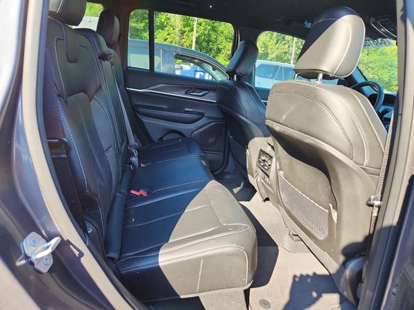 2025 JEEP GRAND CHEROKEE