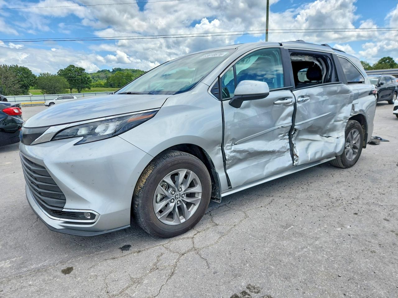 2024 TOYOTA SIENNA XLE