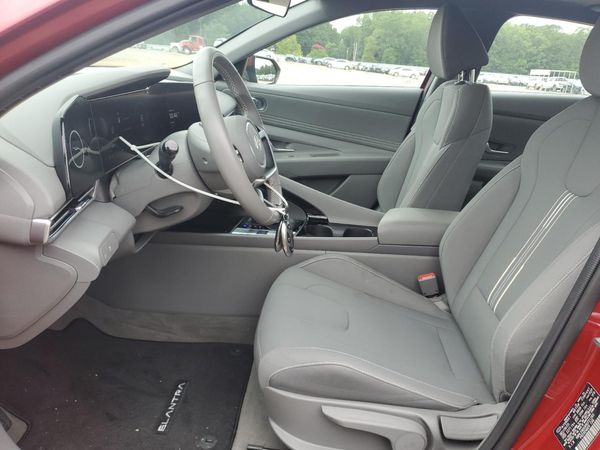 2024 HYUNDAI ELANTRA