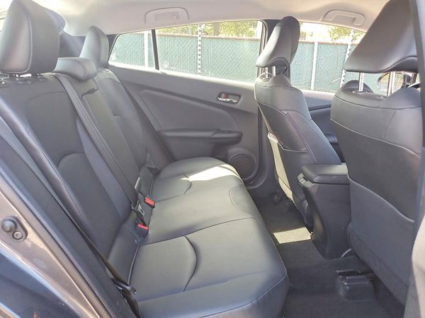 2019 TOYOTA PRIUS LE/XLE