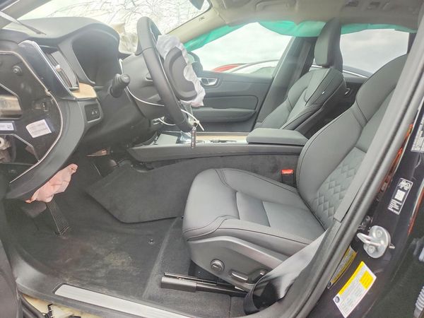 2026 VOLVO XC60 Plus Dark