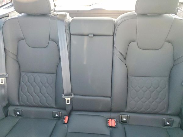 2026 VOLVO XC60 Plus Dark