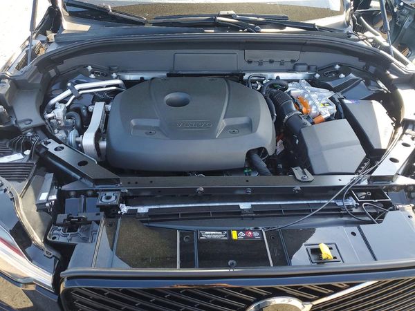 2026 VOLVO XC60 Plus Dark