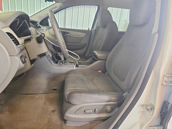 2017 CHEVROLET TRAVERSE LS