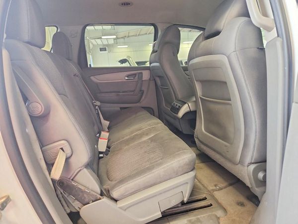 2017 CHEVROLET TRAVERSE LS