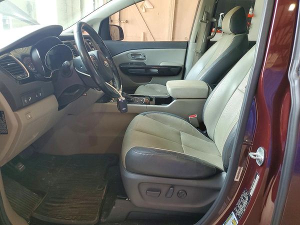 2015 KIA SEDONA GLS - Middle level — DENT
