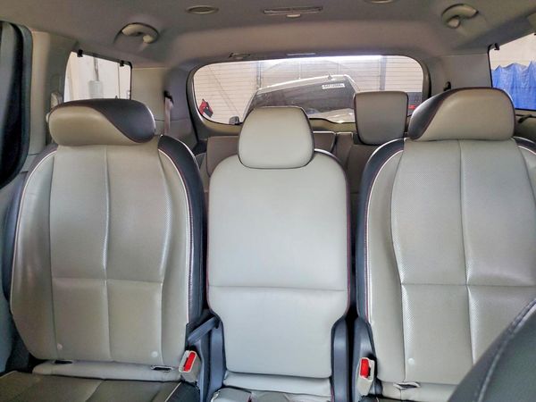 2015 KIA SEDONA GLS - Middle level — SUVN
