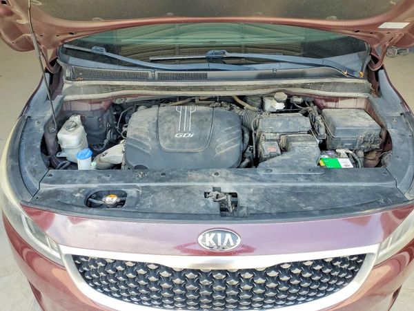 2015 KIA SEDONA GLS - Middle level — Engine bay