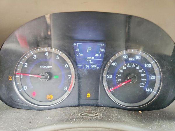 2012 HYUNDAI ACCENT