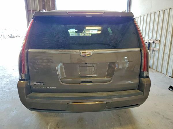 2016 CADILLAC ESCALADE Luxury