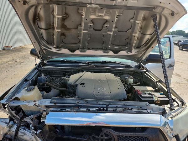 2014 TOYOTA TACOMA Delux Grade — Engine bay
