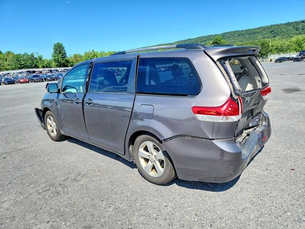 2012 TOYOTA SIENNA
