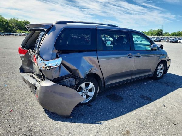 2012 TOYOTA SIENNA