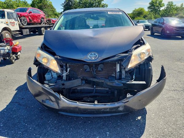 2012 TOYOTA SIENNA