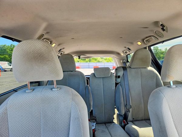 2012 TOYOTA SIENNA