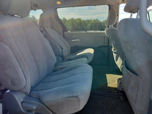 2012 TOYOTA SIENNA