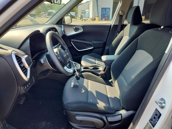 2025 KIA SOUL LX, S