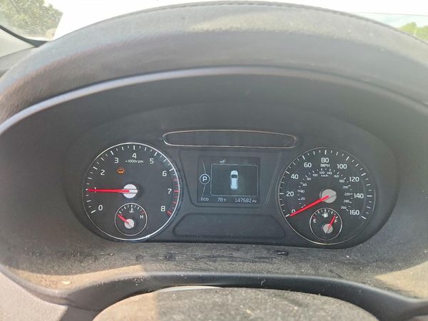 2016 KIA SORENTO L / LX