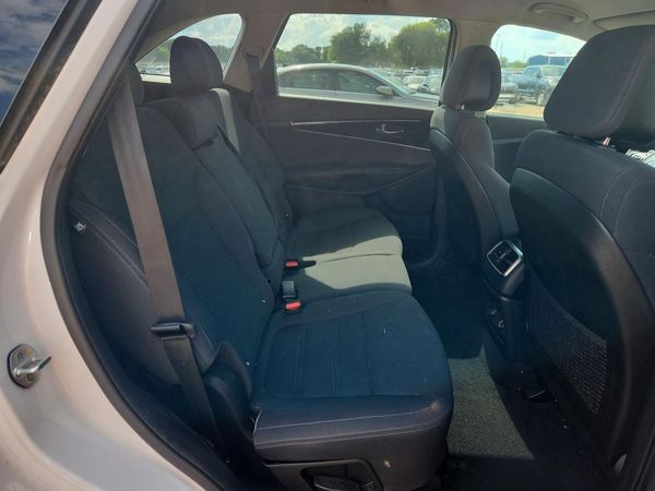 2016 KIA SORENTO L / LX