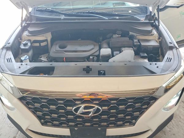 2020 HYUNDAI SANTA FE Limited — Engine bay