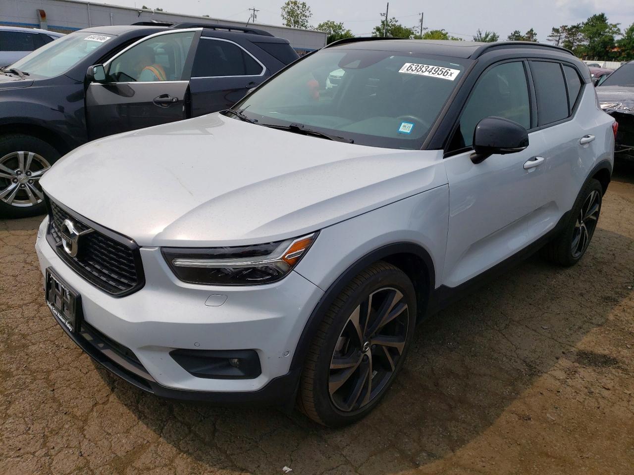 2021 VOLVO XC40 R-Design