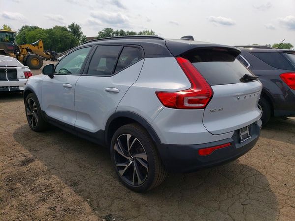 2021 VOLVO XC40 R-Design