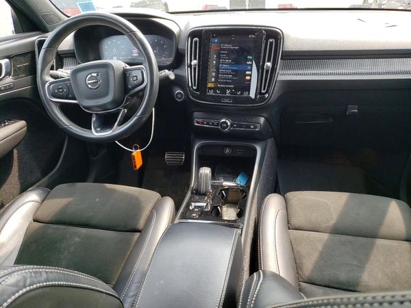 2021 VOLVO XC40 R-Design