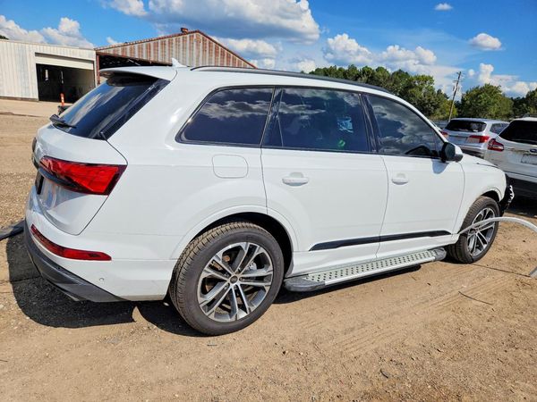 2025 AUDI Q7 quattro Premium Plus