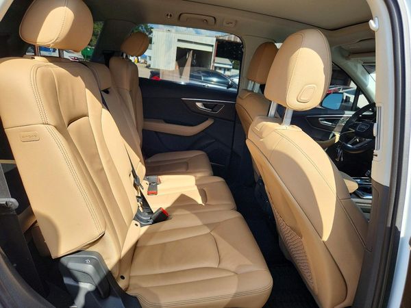 2025 AUDI Q7 quattro Premium Plus