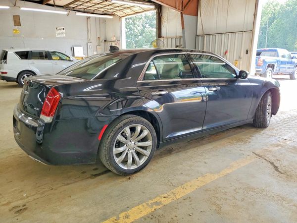 2019 CHRYSLER 300