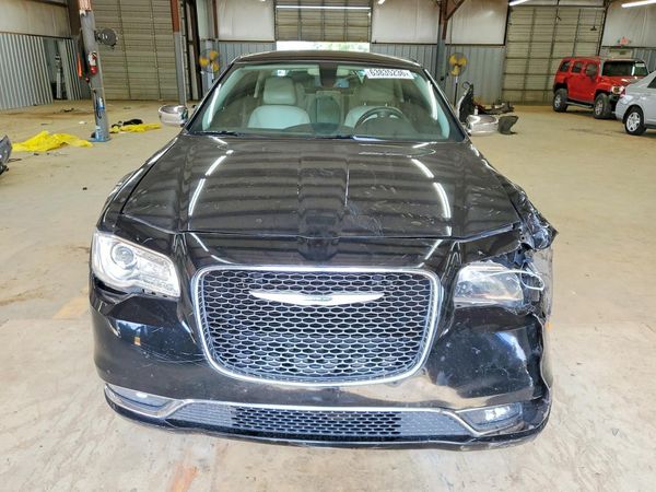 2019 CHRYSLER 300