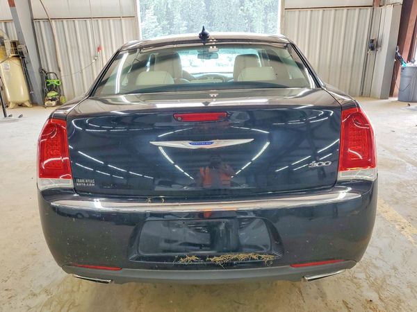 2019 CHRYSLER 300