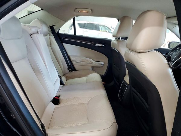 2019 CHRYSLER 300