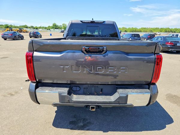 2022 TOYOTA TUNDRA SR5