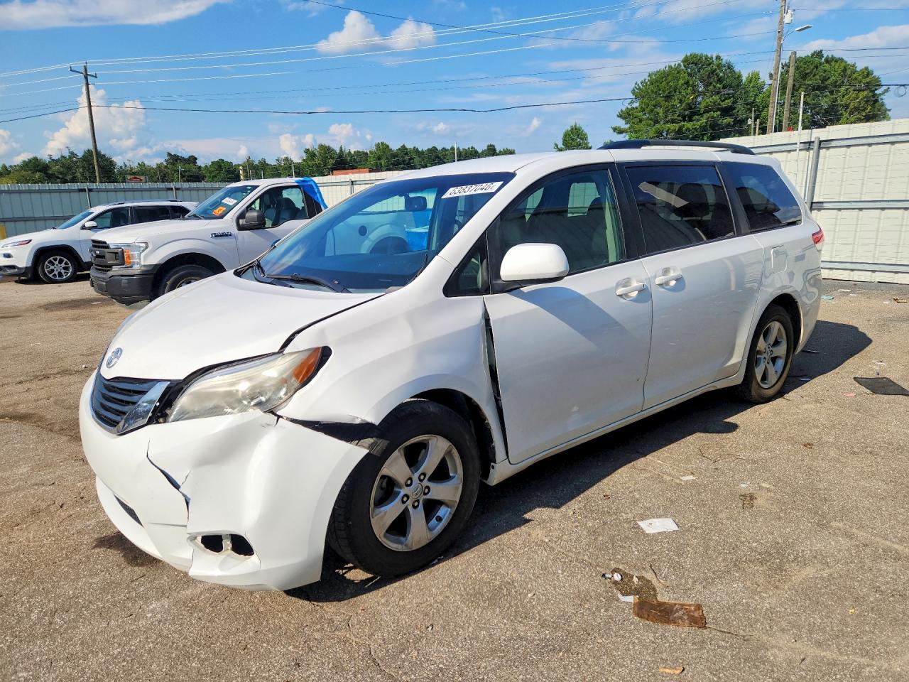 2014 TOYOTA SIENNA