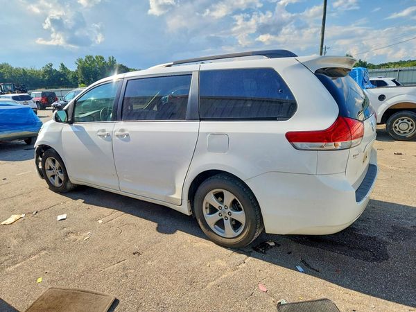2014 TOYOTA SIENNA