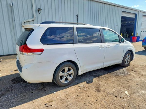 2014 TOYOTA SIENNA