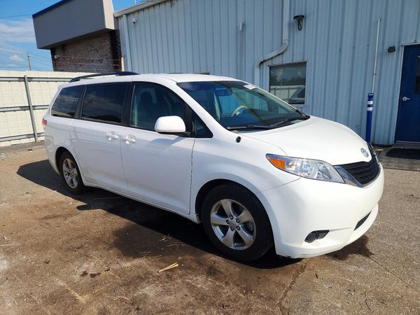2014 TOYOTA SIENNA