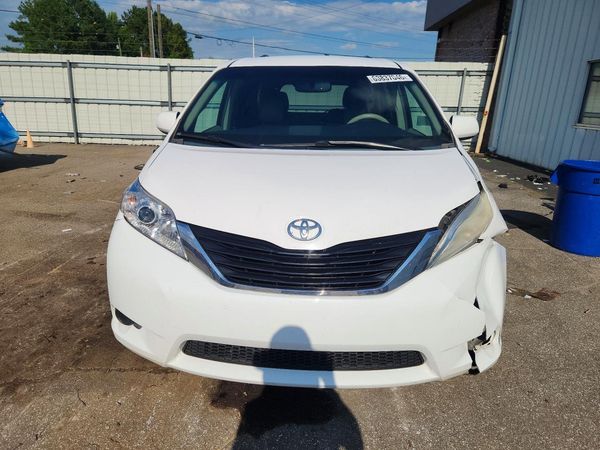 2014 TOYOTA SIENNA