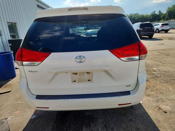 2014 TOYOTA SIENNA